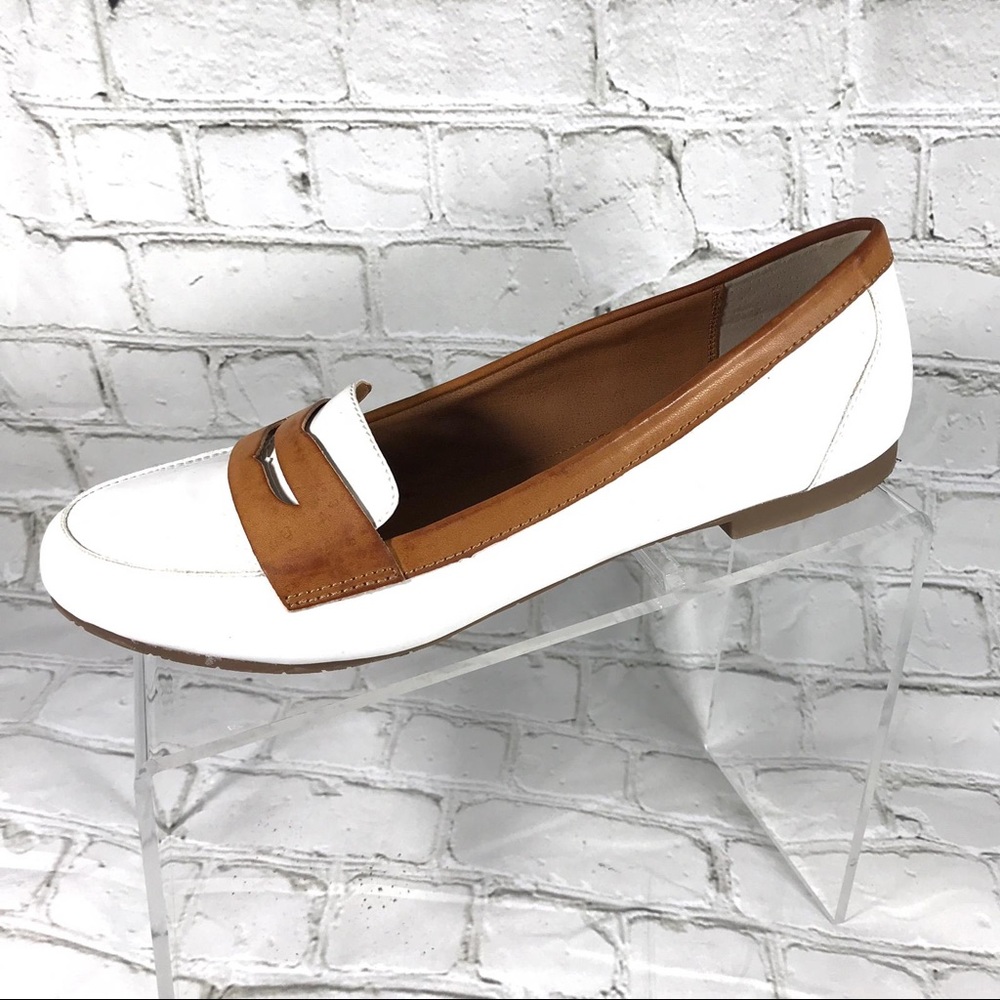 Nine West white patent leather loafers sz 9